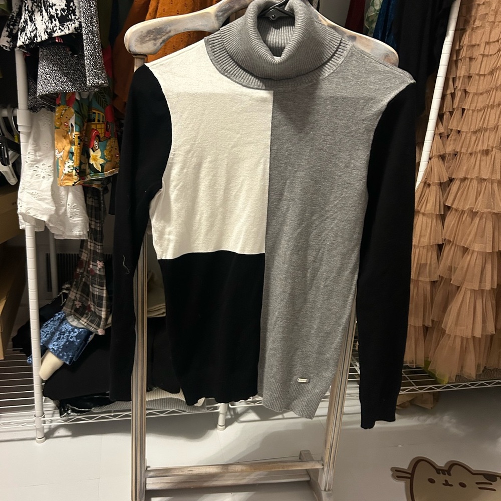 Calvin Klein Gray and White Turtleneck Sweater